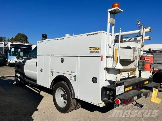 Ford F-550 Tienhoitoautot