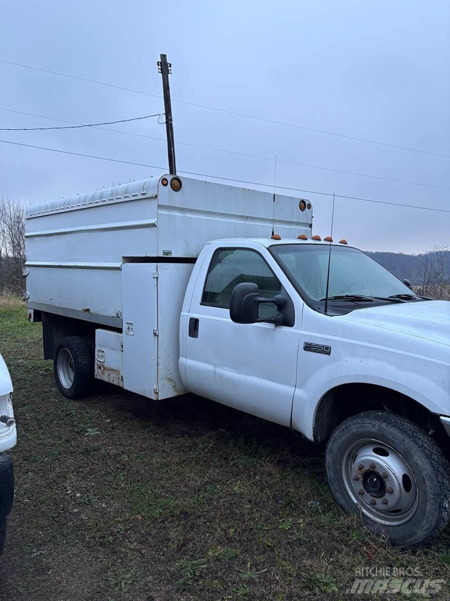 Ford F-550 Tienhoitoautot