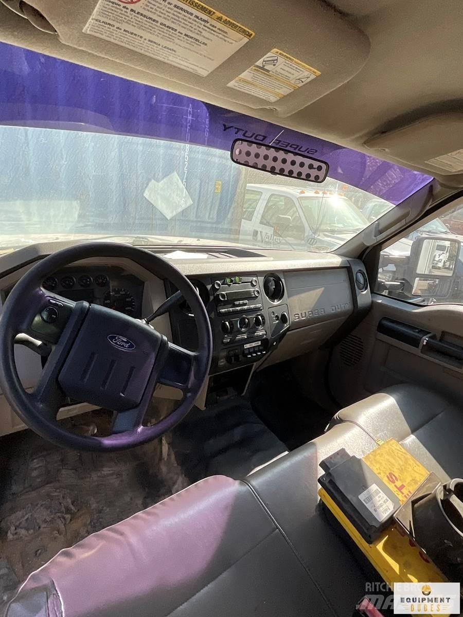 Ford F-550 Tienhoitoautot