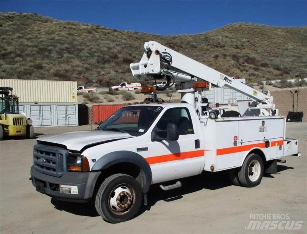 Ford F-550 Nostolava-autot