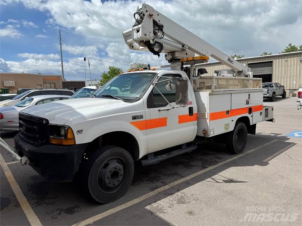 Ford F-550 Nostolava-autot