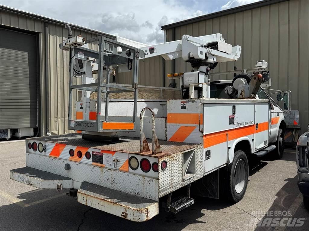 Ford F-550 Nostolava-autot