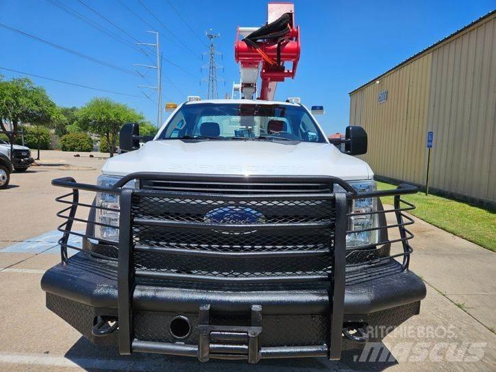 Ford F-550 Nostolava-autot