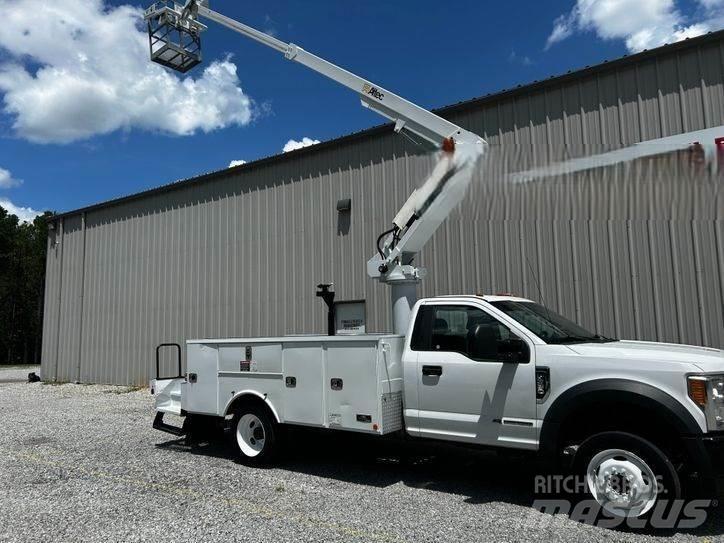 Ford F-550 Nostolava-autot
