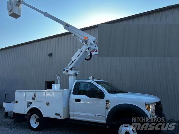 Ford F-550 Nostolava-autot