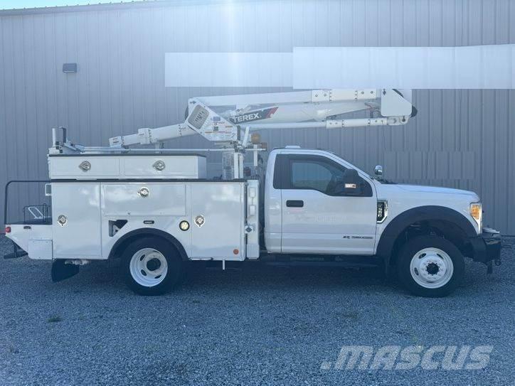Ford F-550 Nostolava-autot