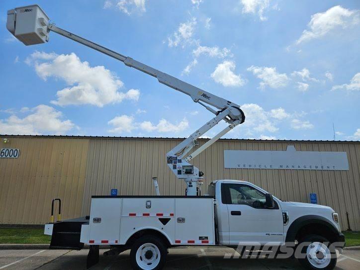 Ford F-550 Nostolava-autot