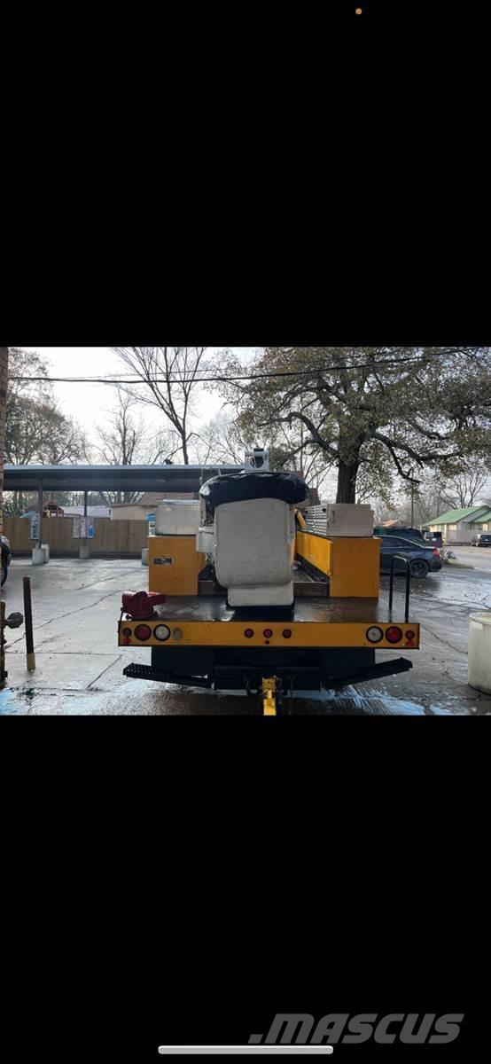 Ford F-550 Nostolava-autot