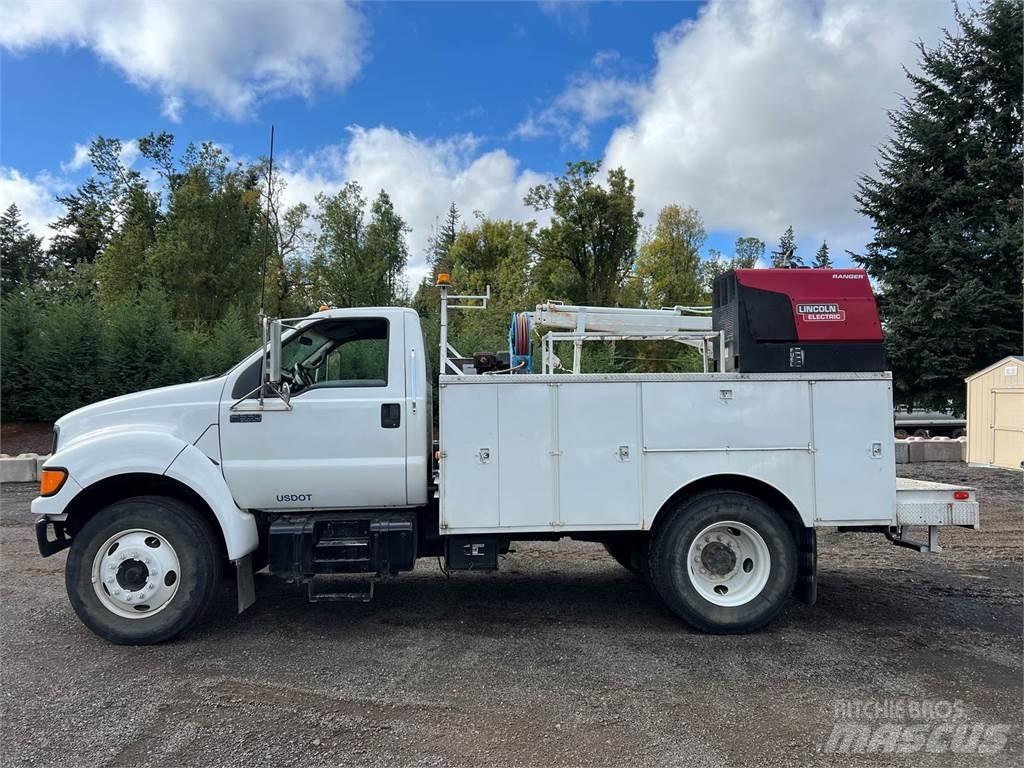 Ford F-650 Tienhoitoautot