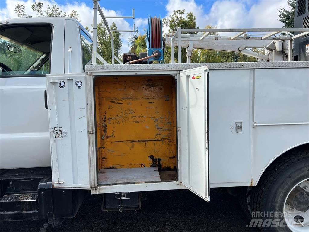 Ford F-650 Tienhoitoautot
