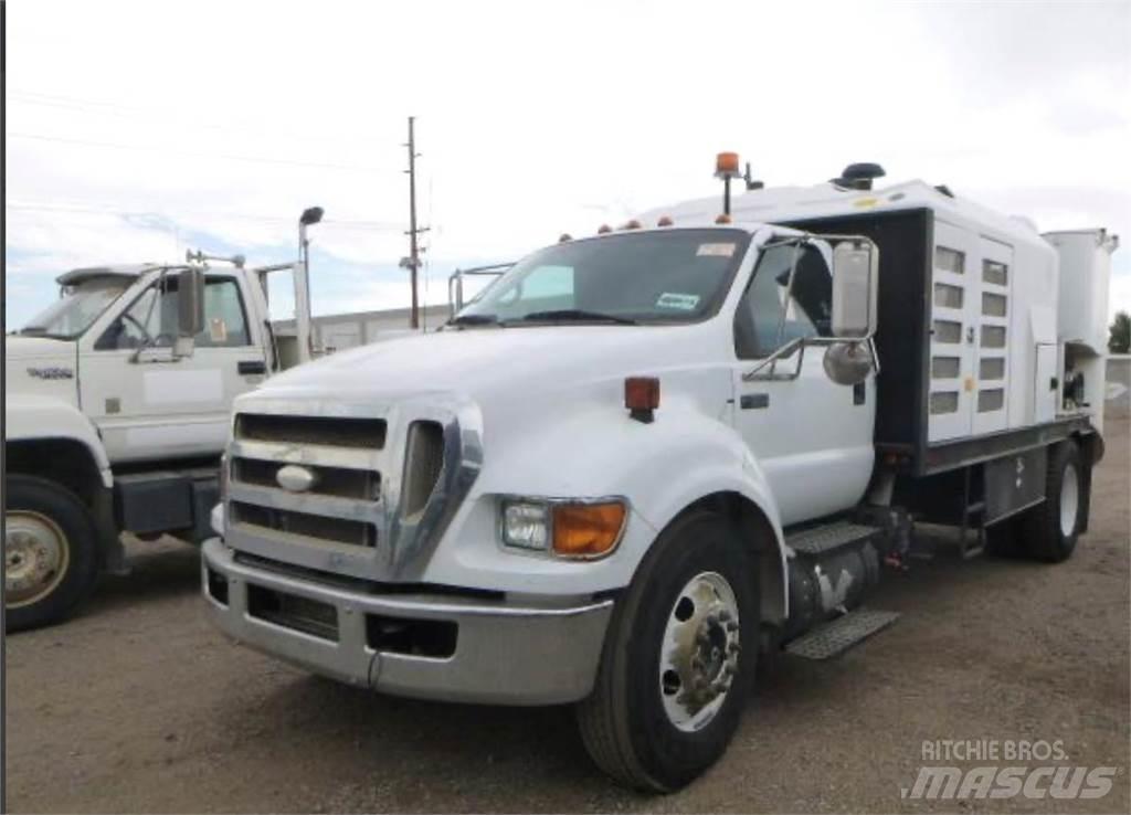 Ford F-650 Paine-/imuautot