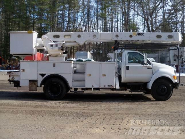 Ford F-750 Nostolava-autot