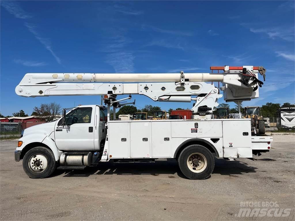 Ford F-750 Nostolava-autot