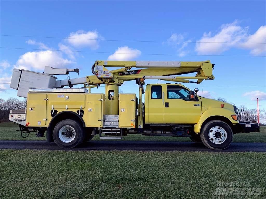 Ford F-750 Nostolava-autot