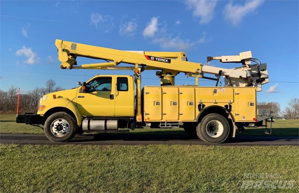 Ford F-750 Nostolava-autot