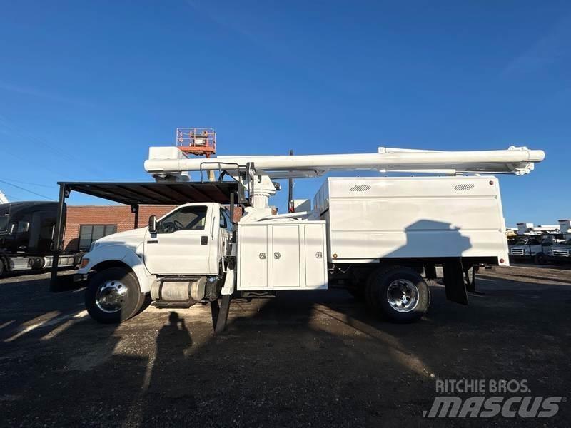 Ford F-750 Nostolava-autot