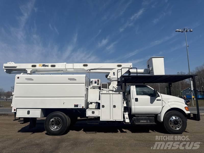 Ford F-750 Nostolava-autot
