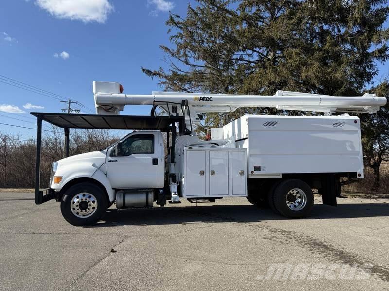 Ford F-750 Nostolava-autot