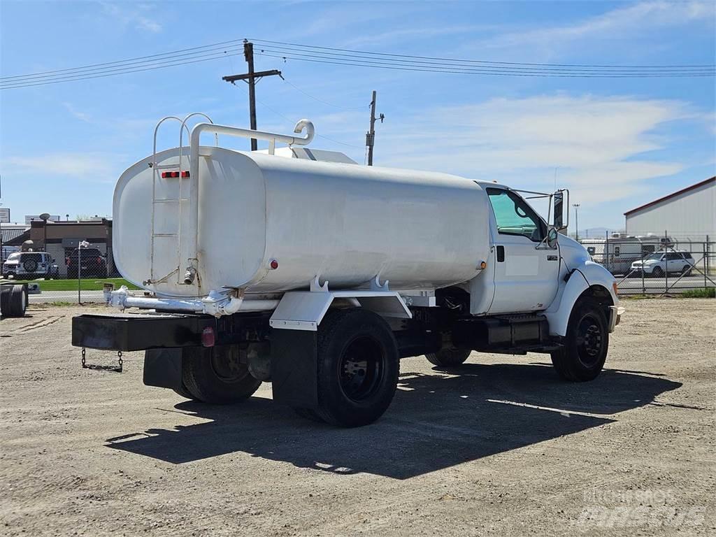 Ford F-750 Säiliöautot