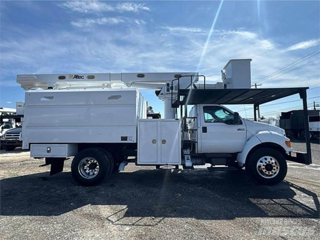 Ford F-750 Nostolava-autot