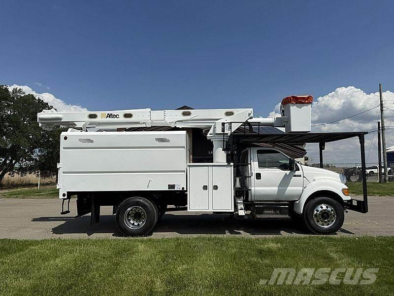 Ford F-750 Nostolava-autot