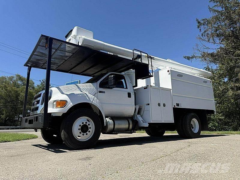 Ford F-750 Nostolava-autot