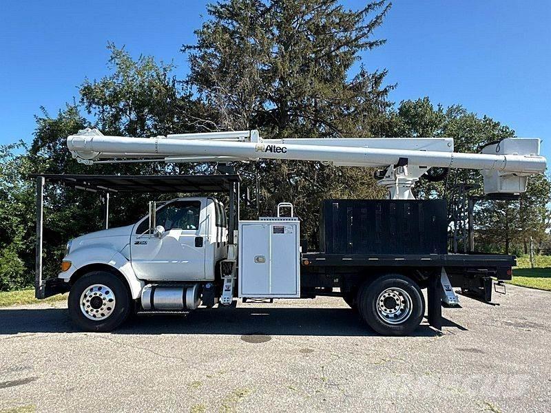 Ford F-750 Nostolava-autot
