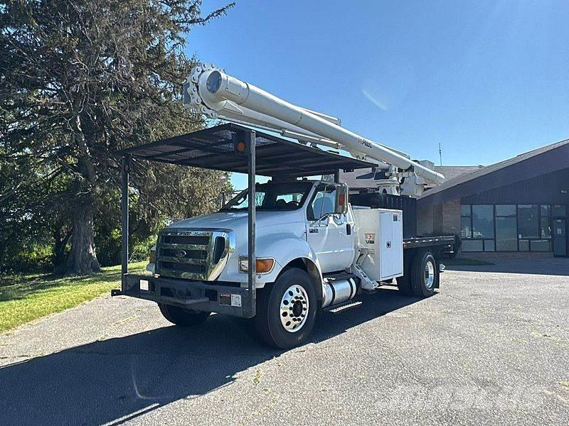 Ford F-750 Nostolava-autot