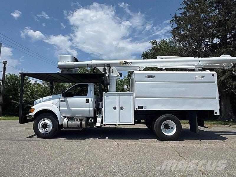 Ford F-750 Nostolava-autot