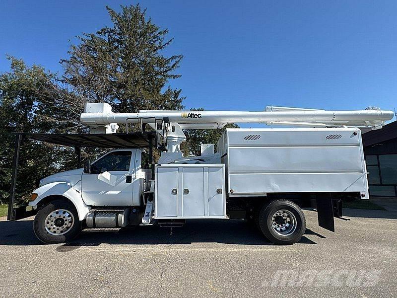 Ford F-750 Nostolava-autot