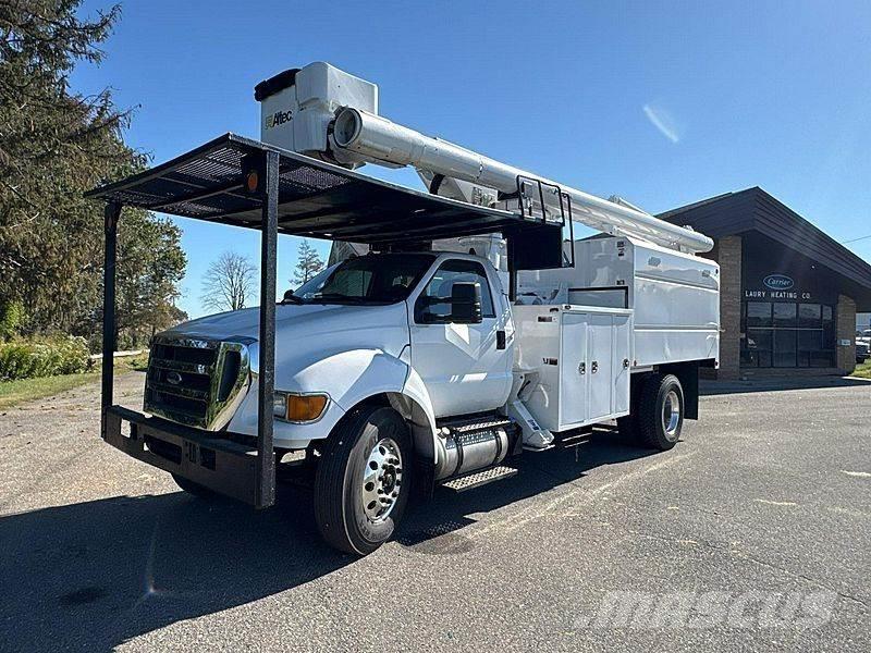 Ford F-750 Nostolava-autot