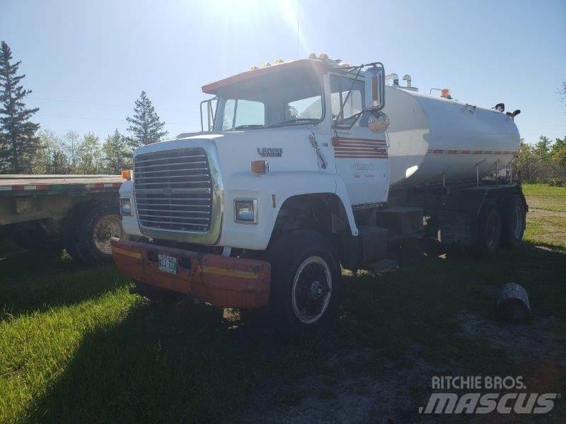 Ford L8000 Säiliöautot
