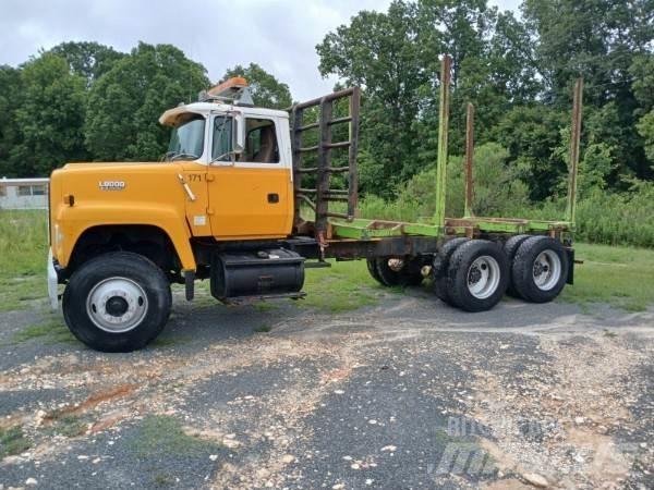 Ford L8000 Puuautot