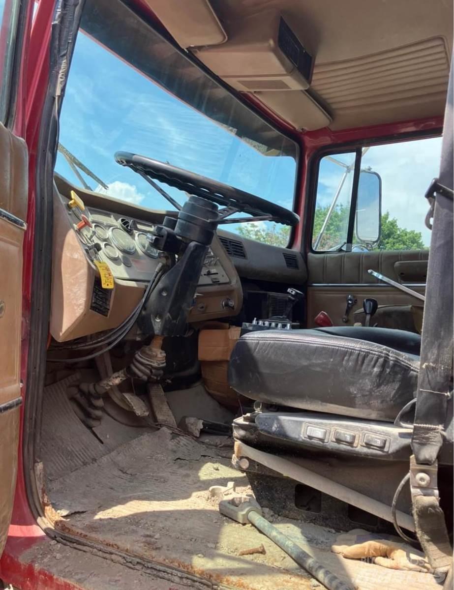 Ford L9000 Säiliöautot