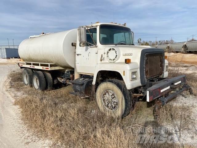 Ford L9000 Säiliöautot