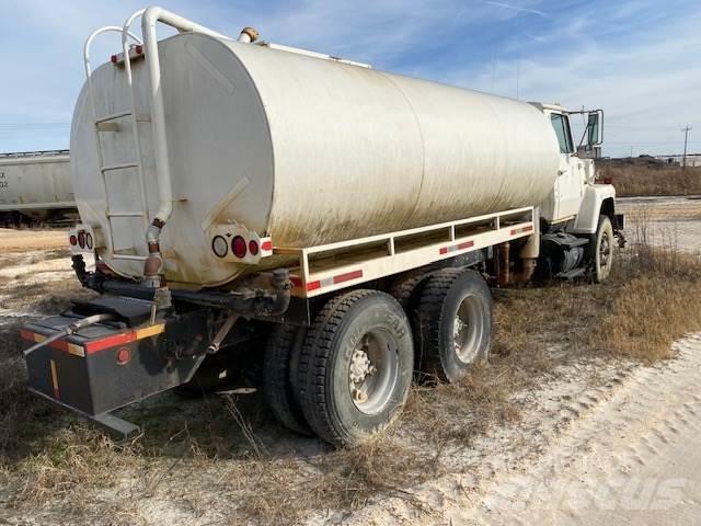 Ford L9000 Säiliöautot