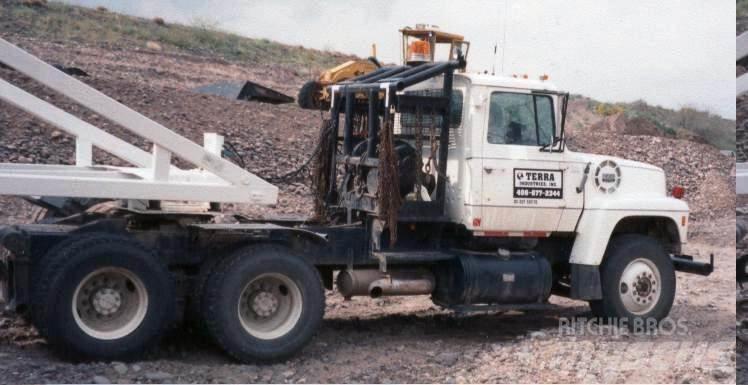 Ford LT9000 Lava / vinssi kuorma-autot
