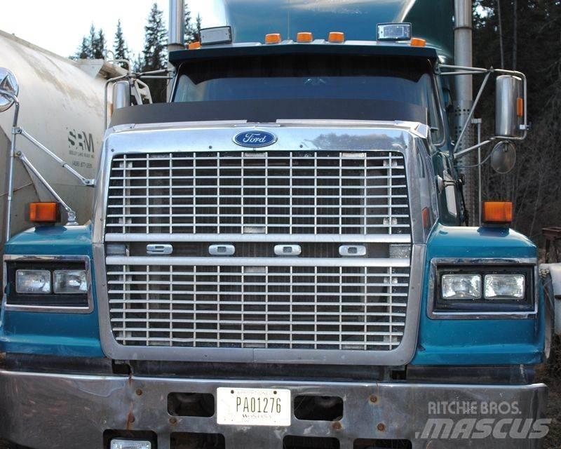 Ford LTL9000 Vetopöytäautot