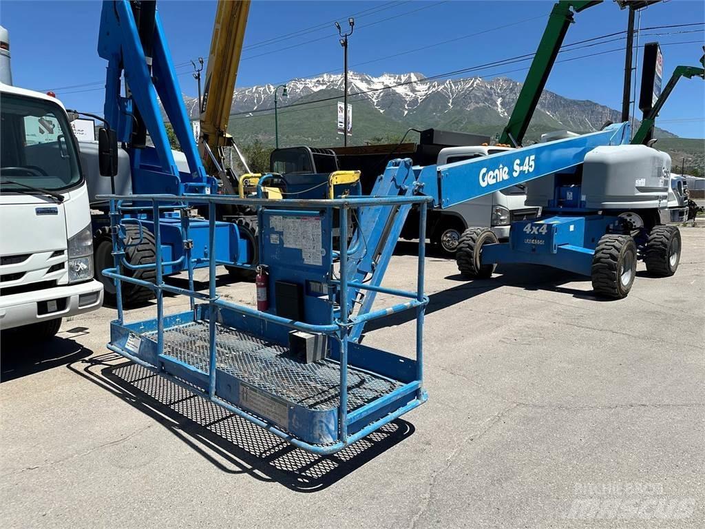 Genie S-45 Teleskooppipuominostimet