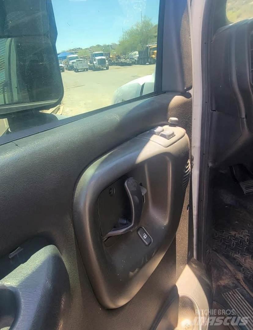 GMC 5500 Nosturiautot