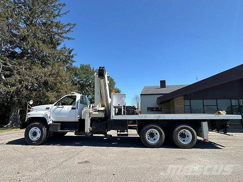 GMC C8500 Puutavaranosturit