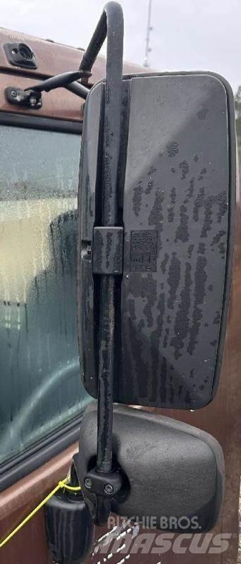 Hino 238 Ohjaamot ja sisustat