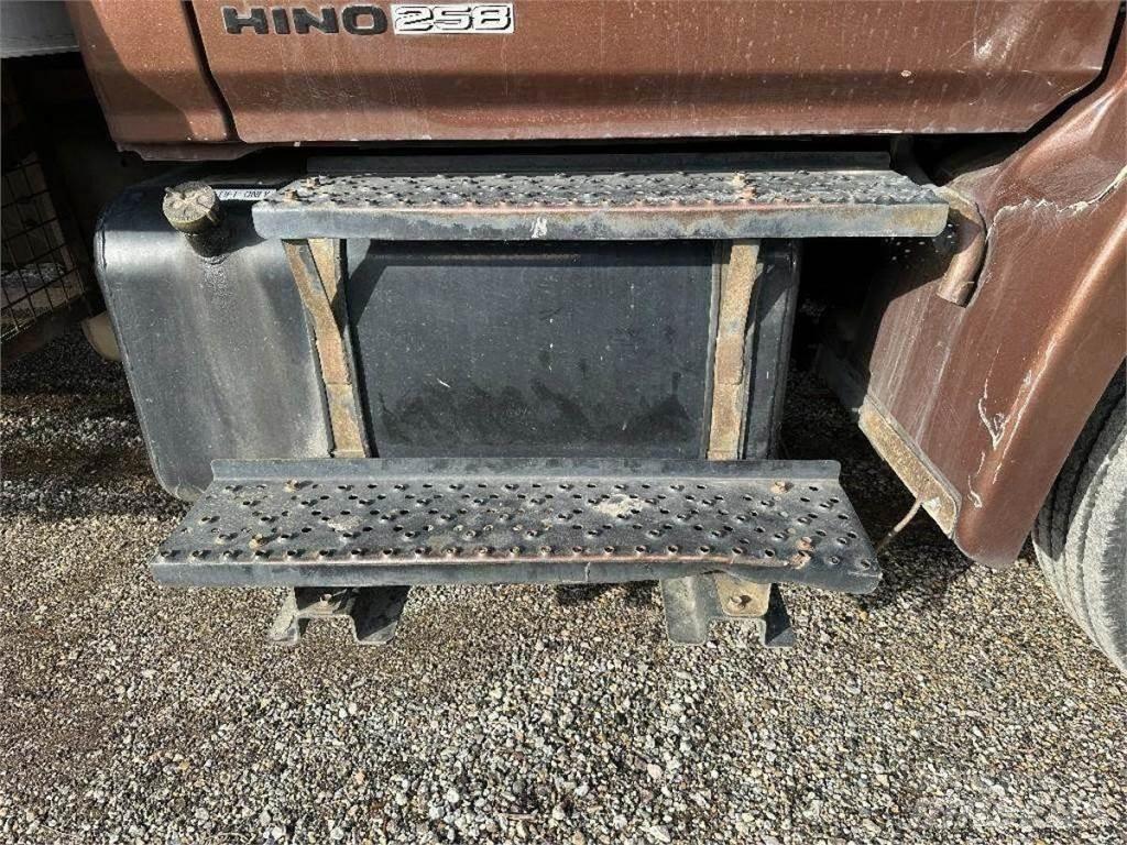 Hino 238 Säiliöautot