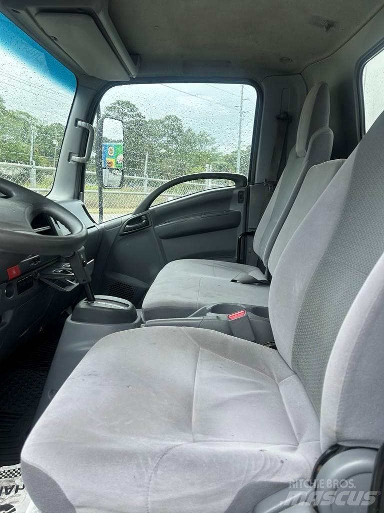 Isuzu NRR Vetopöytäautot
