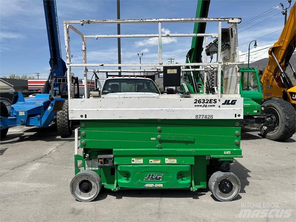 JLG 2632ES Saksilavat