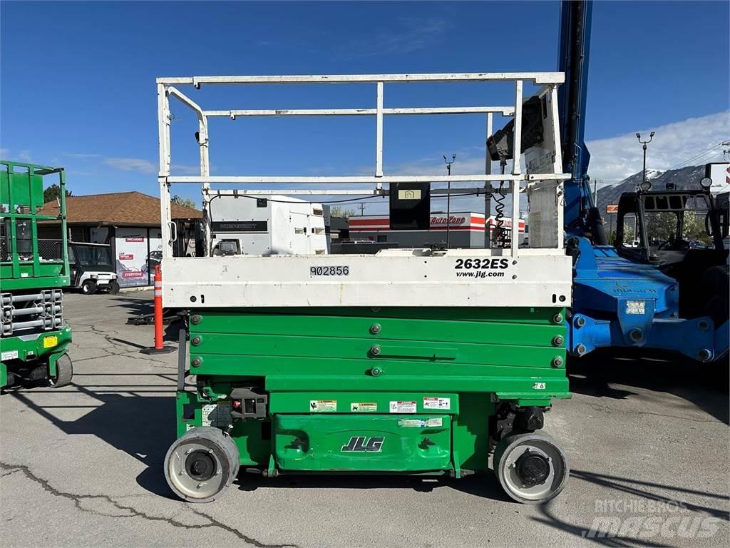 JLG 2632ES Saksilavat