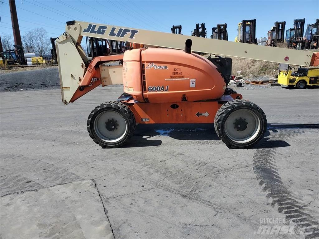 JLG 600AJ Kuukulkijat