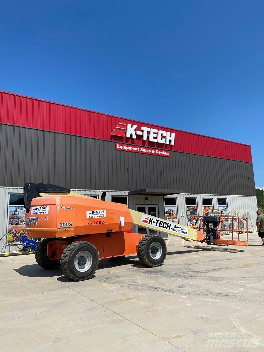 JLG 600S Teleskooppipuominostimet
