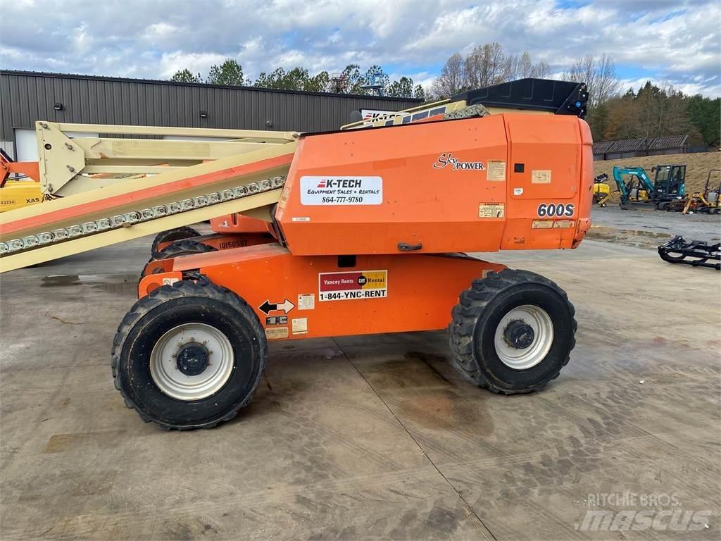 JLG 600S Teleskooppipuominostimet