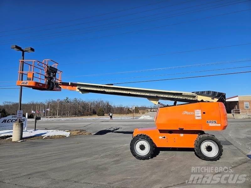 JLG 600S Teleskooppipuominostimet